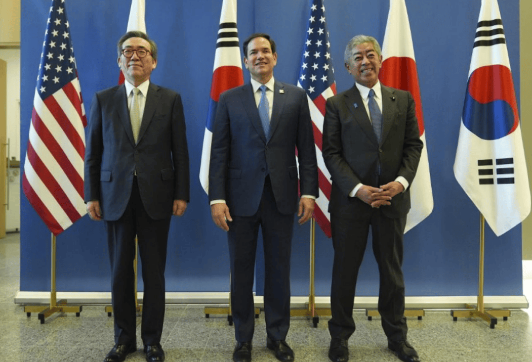 福建舰传好消息不到24小时，美日韩临时发布声明，中方外交部驳斥斩钉截铁