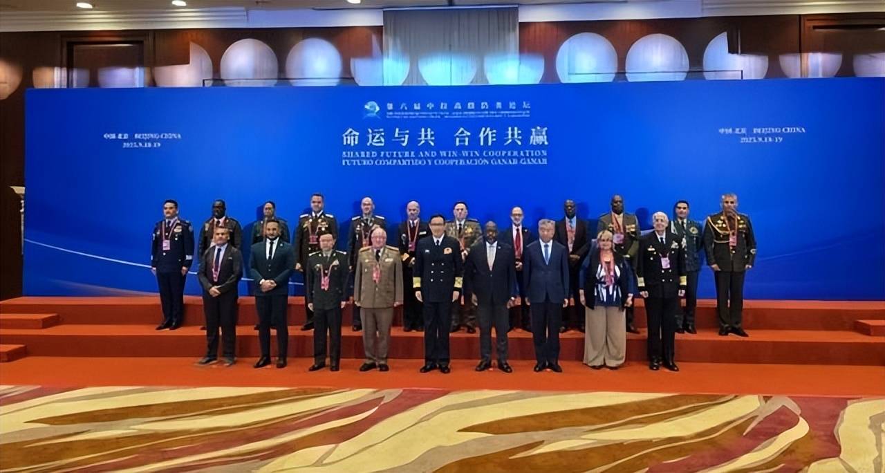 美军步步紧逼！马杜罗被迫签署协议，解放军与18国军方达成合作