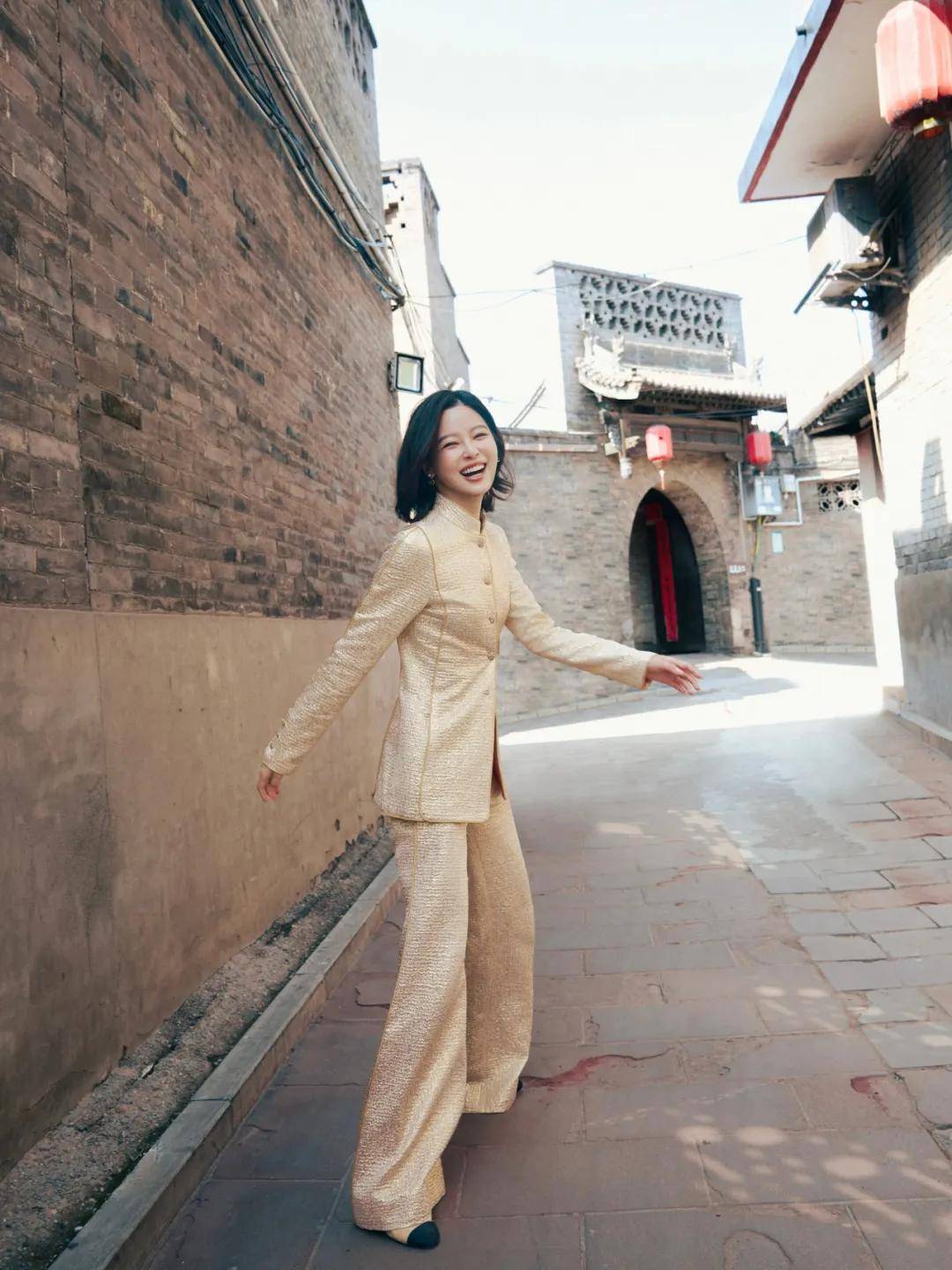 穿豹纹的辛芷蕾宛如行走的奖杯,马伊琍一身绿裙梦回玲子