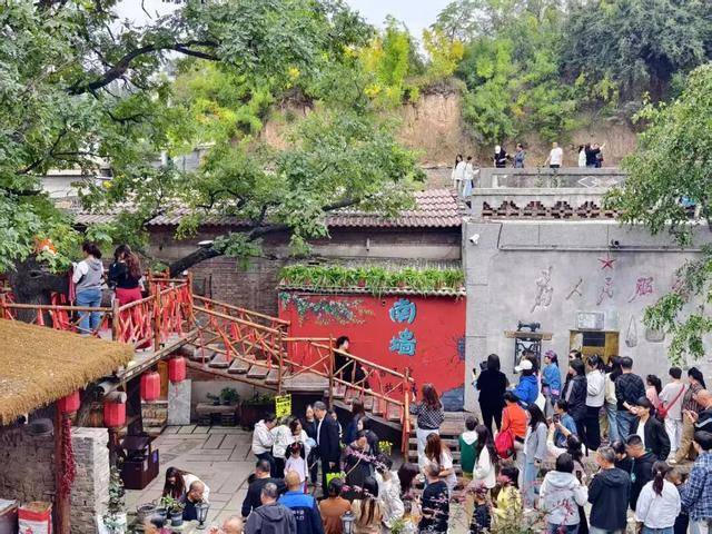 国庆期间,山西各地迎来客流高峰