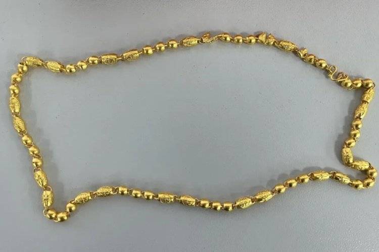 金项链里发现大量不明金属，多家金店中招，警方：2人在黄金中掺铼